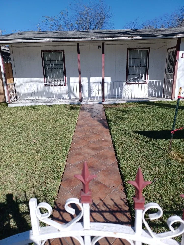 Expert garden landscaping for year-round maintenance in San Antonio, TX by Kiss My Grass Landscaping