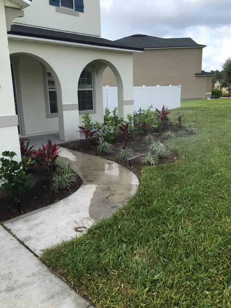 Custom residential landscaping for year-round maintenance across Middleburg, FL - Kiss My Grass