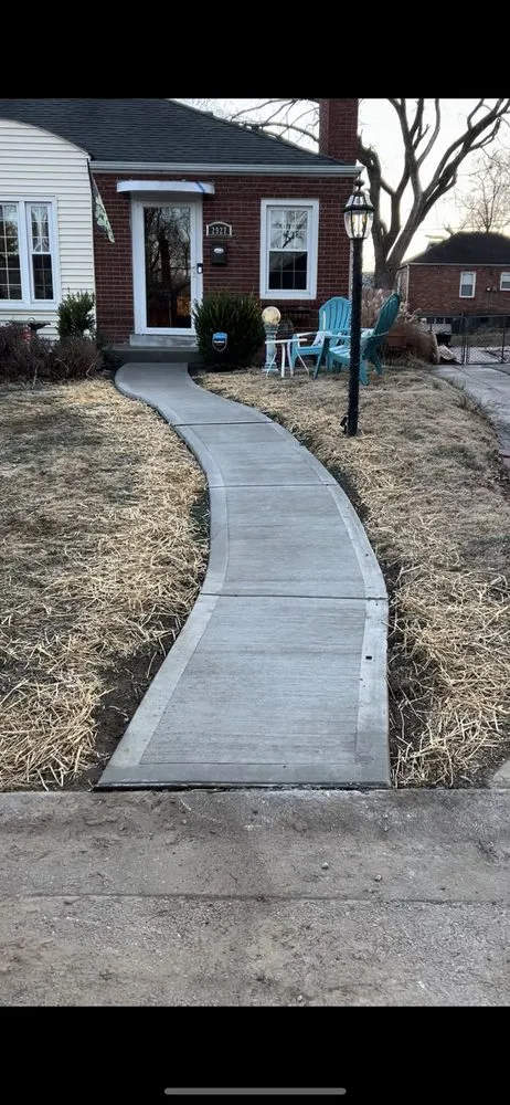 Affordable landscaping services for beautiful yards in Herculaneum, MO by Kissee Services