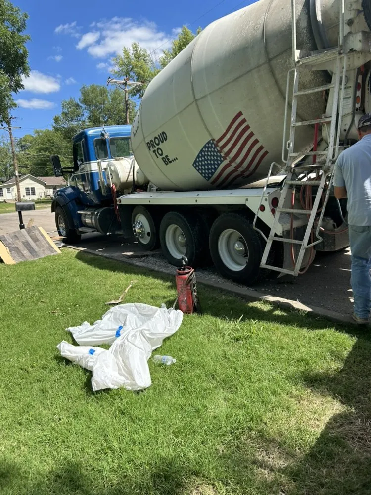 Custom lawn mowing service experts serving Herculaneum, MO - Kissee Services