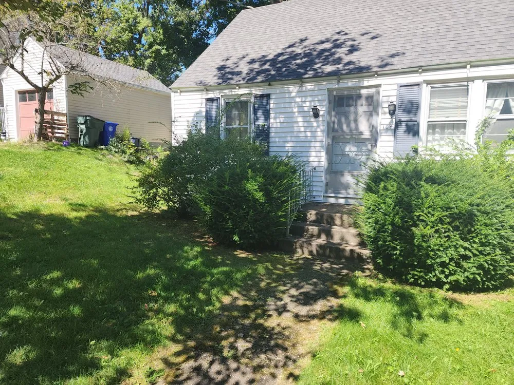 Professional lawn mowing service in Manchester, NH - Kitchell's Lawn Service