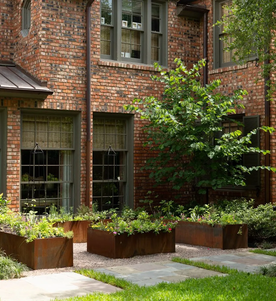 Top-rated lawn mowing service in Dallas, TX by Kitchen Garden Dallas