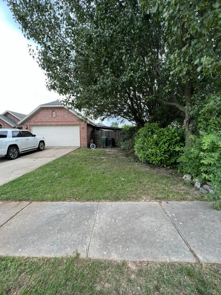 Local yard maintenance in Rogers, AR - Kito's Residential Services