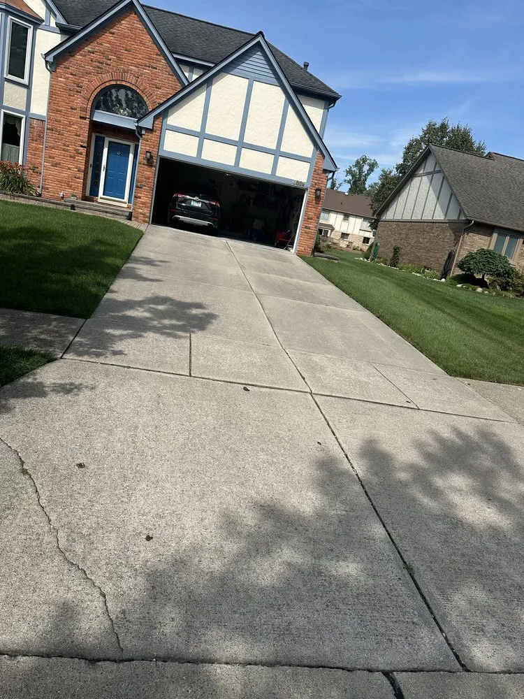 Expert outdoor landscaping in Sterling Heights, MI - Kizy Outdoor Services