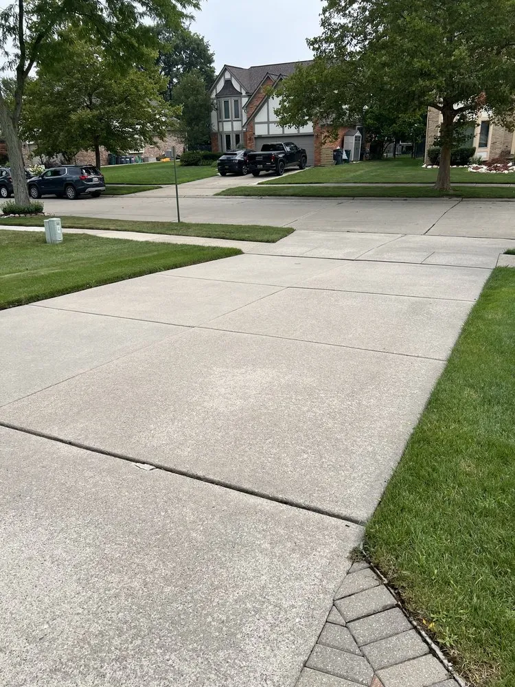 Top-rated outdoor landscaping for homes in Sterling Heights, MI by Kizy Outdoor Services