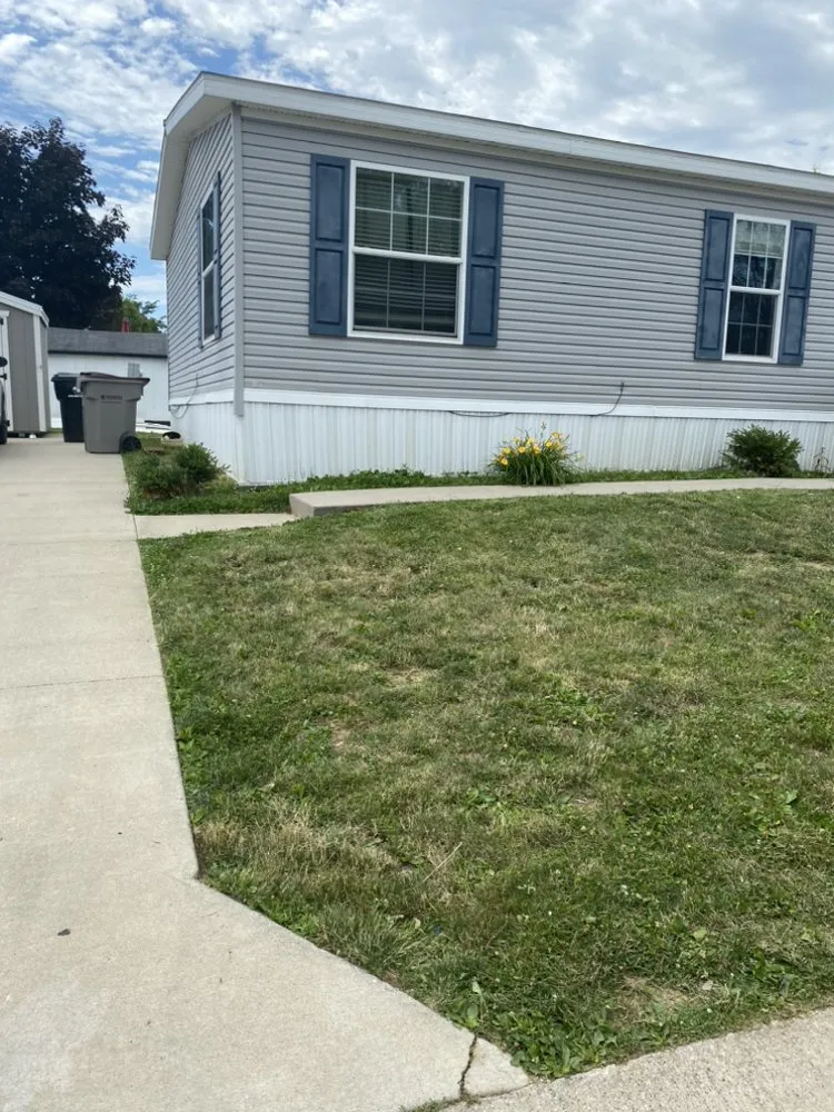 Top-rated yard cleanup service in Des Moines, IA - K&J Interspects