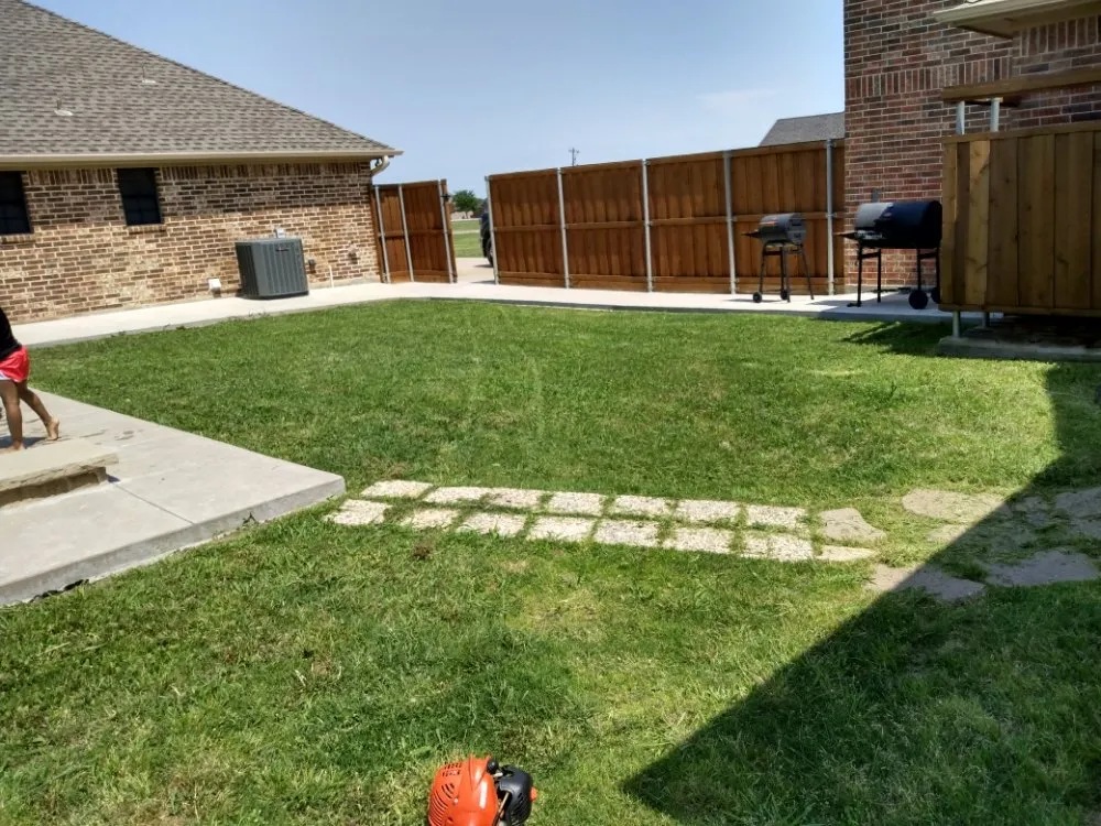 Expert lawn mowing service in Dallas, TX by Kjs Lawn Service