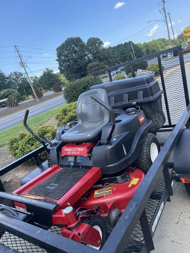 Expert yard maintenance experts serving Lillington, NC - Kl & Nj's Lawn Maintenance & Junk Removal