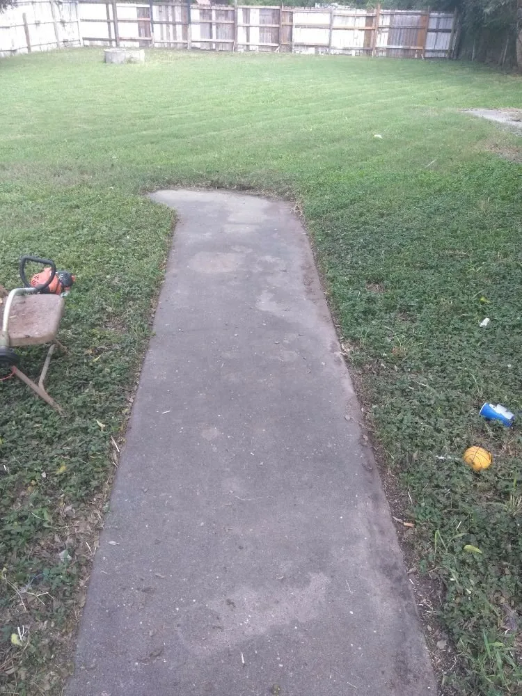 Trusted yard cleanup service for year-round maintenance in Corpus Christi, TX by K&L Mobile Services