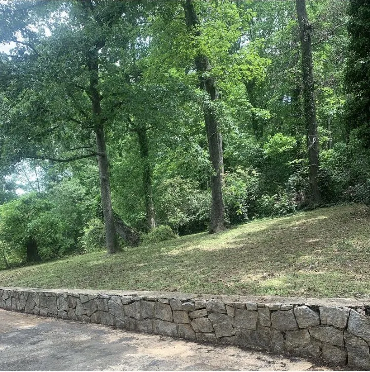 Affordable yard cleanup service for beautiful yards across Mableton, GA - Klean Cutz Landscape and Install