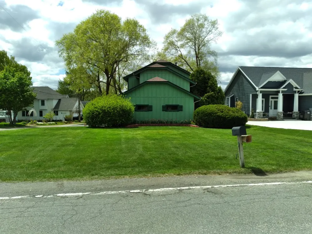 Expert lawn care service experts serving Hillsdale, MI - Kleencut Lawn Care