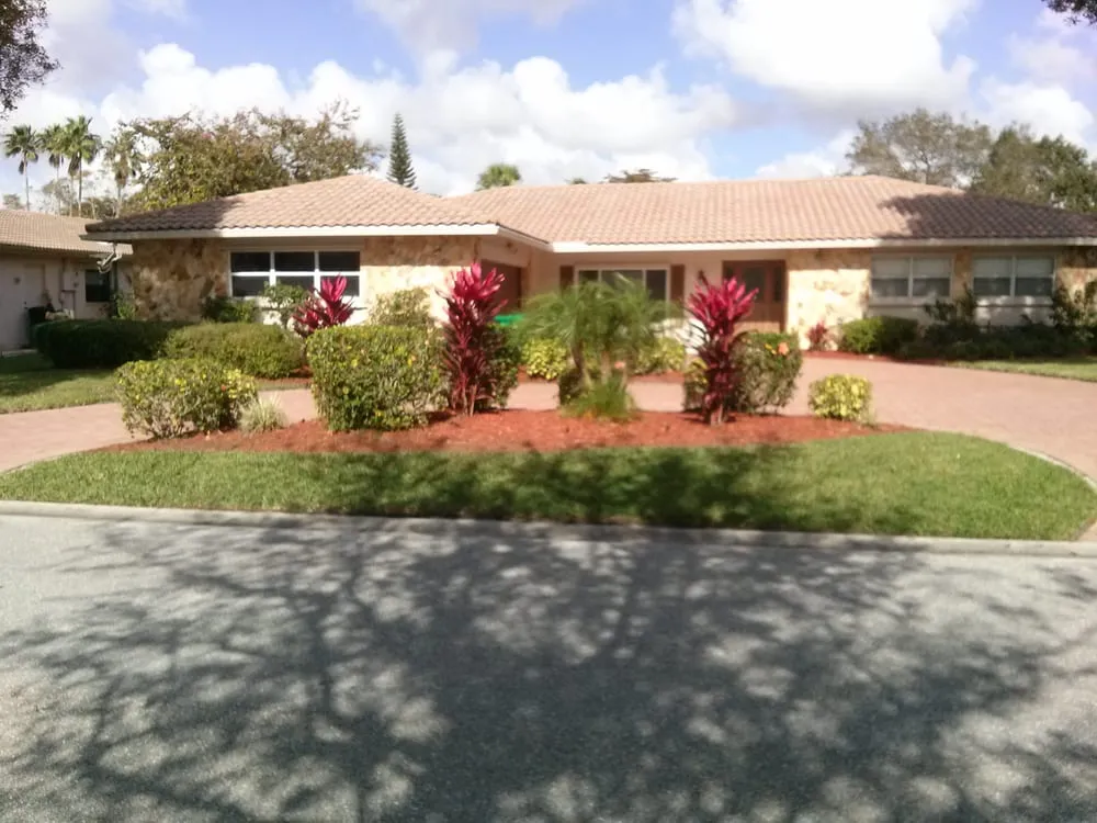 Custom lawn mowing service for year-round maintenance across West Park, FL - Kleenkutz Landscaping/property Care