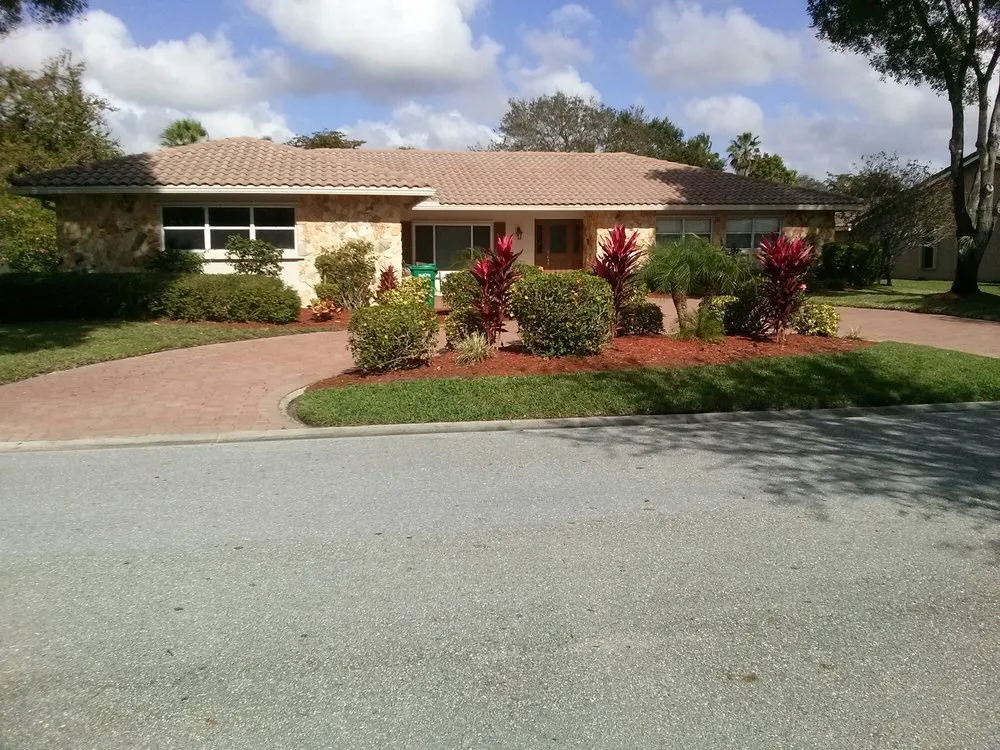 Expert yard cleanup service in West Park, FL - Kleenkutz Landscaping/property Care