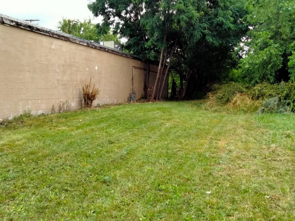 Reliable lawn mowing service experts serving Cleveland, OH - Klipz Lawn Care