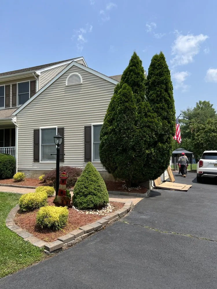 Professional yard cleanup service experts serving Freehold, NJ - K&M Landscaping