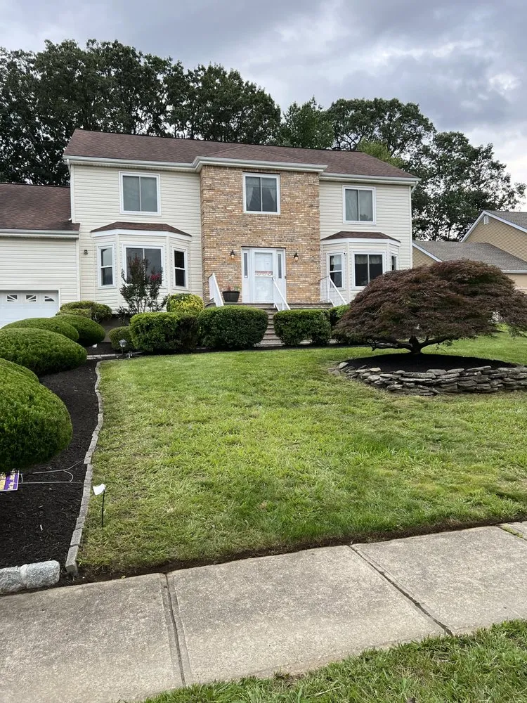 Custom lawn mowing service experts serving Freehold, NJ - K&M Landscaping