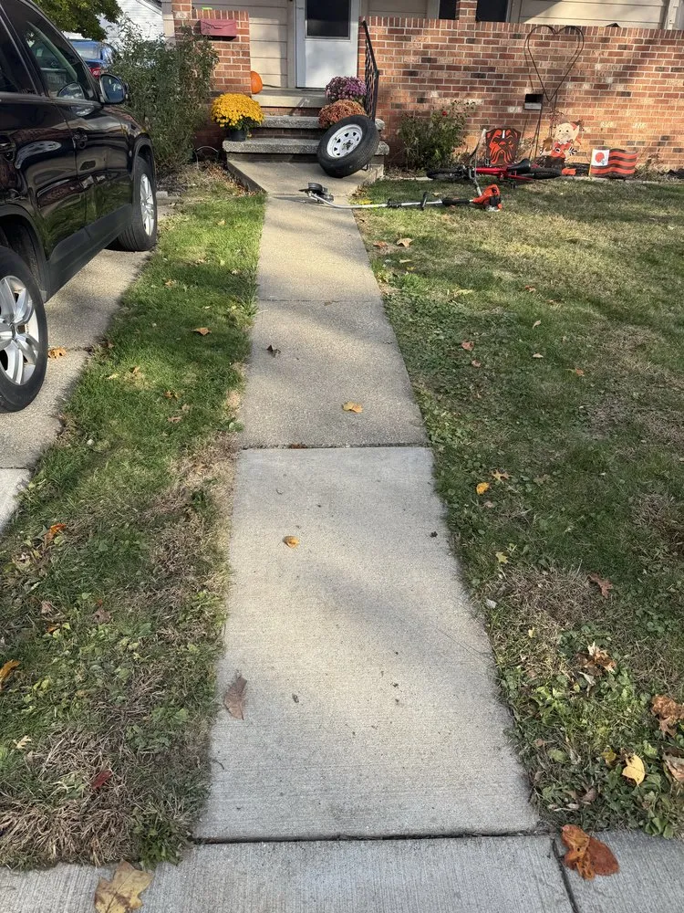 Custom lawn mowing service in Medina, OH - Kme Services