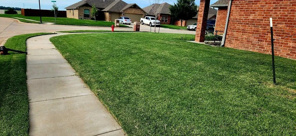 Trusted lawn mowing service in Yukon, OK by Kmoto Mowing