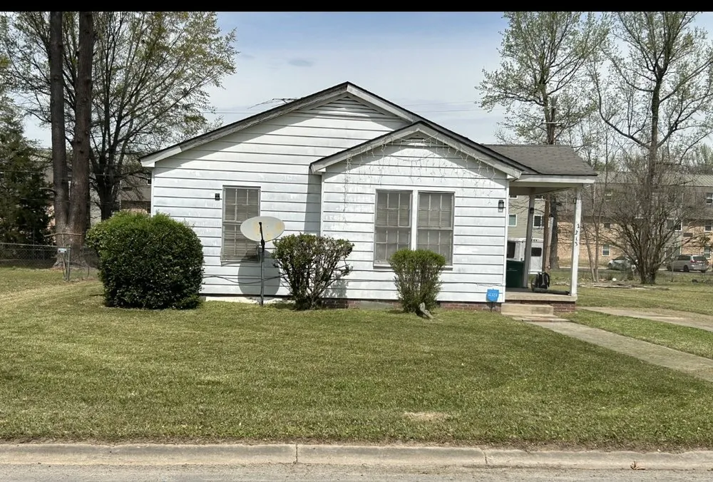 Trusted yard cleanup service experts serving Pine Bluff, AR - K&N lawn care