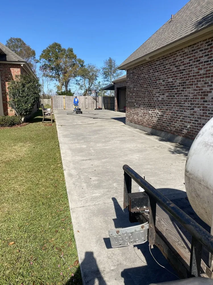 Top-rated lawn care service experts serving Lafayette, LA - K&N Pressure Washing & Lawn Care Service