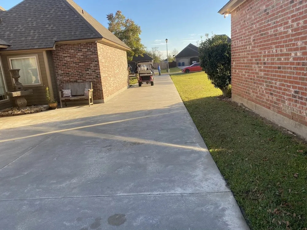 Top-rated lawn mowing service in Lafayette, LA by K&N Pressure Washing & Lawn Care Service