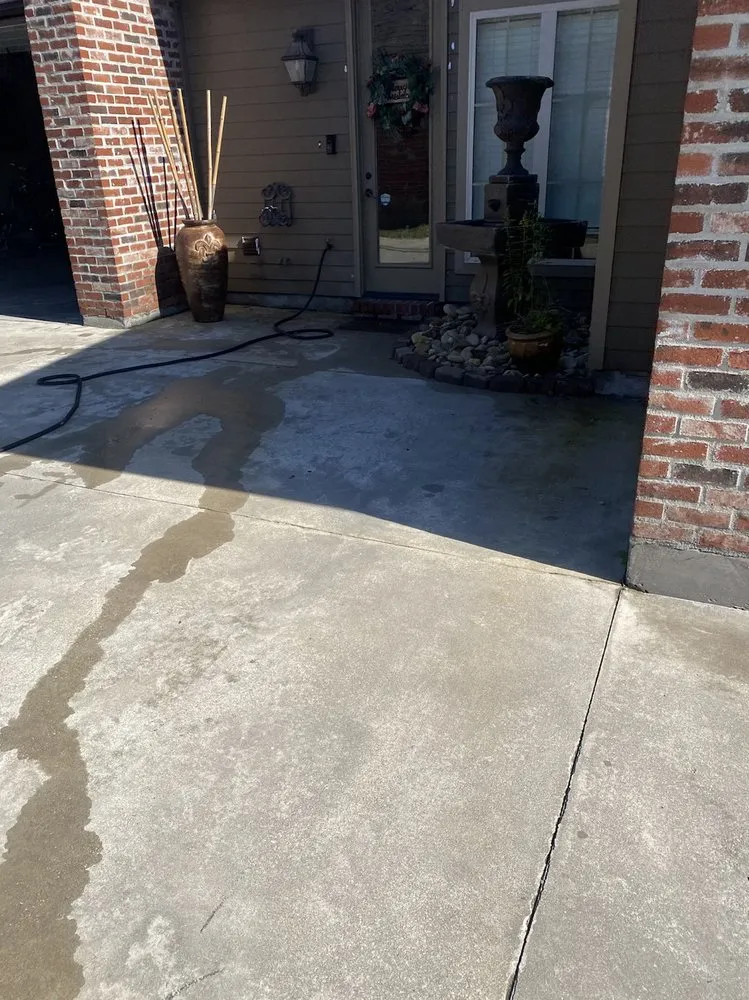 Custom garden landscaping in Lafayette, LA by K&N Pressure Washing & Lawn Care Service