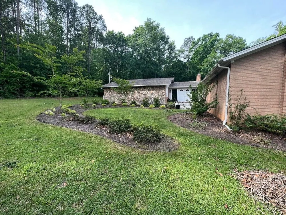 Top-rated yard cleanup service for year-round maintenance in West Columbia, SC by Kneale’s Lawncare