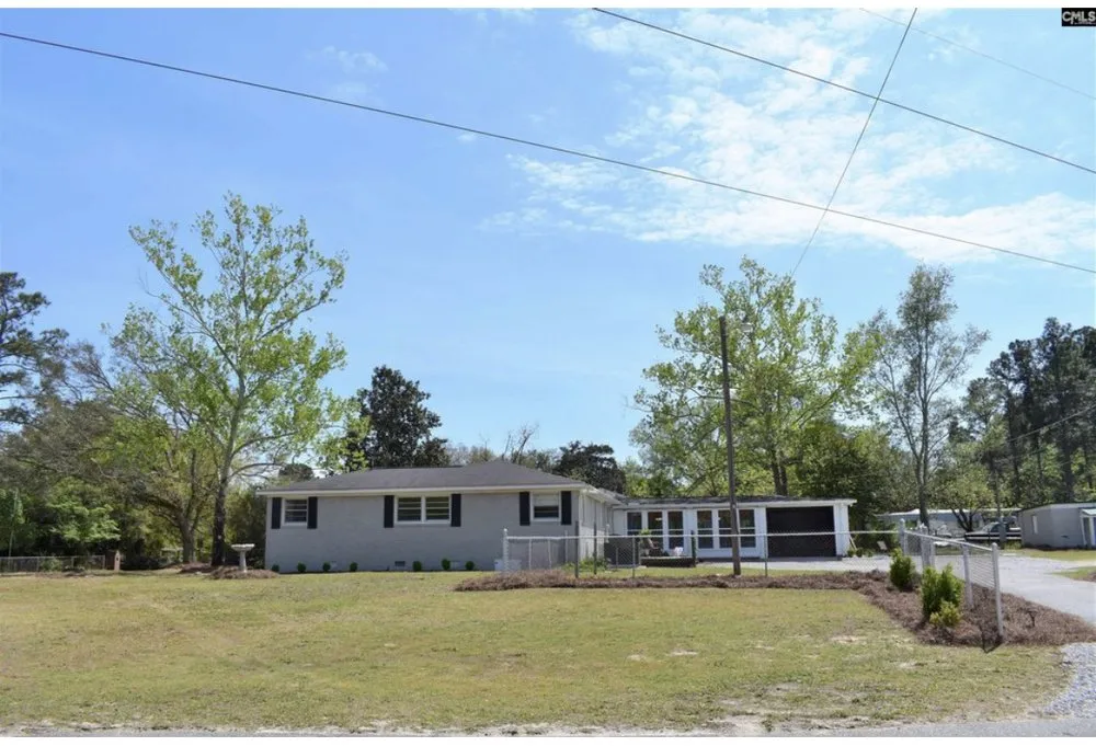 Reliable yard maintenance for beautiful yards in West Columbia, SC by Kneale’s Lawncare