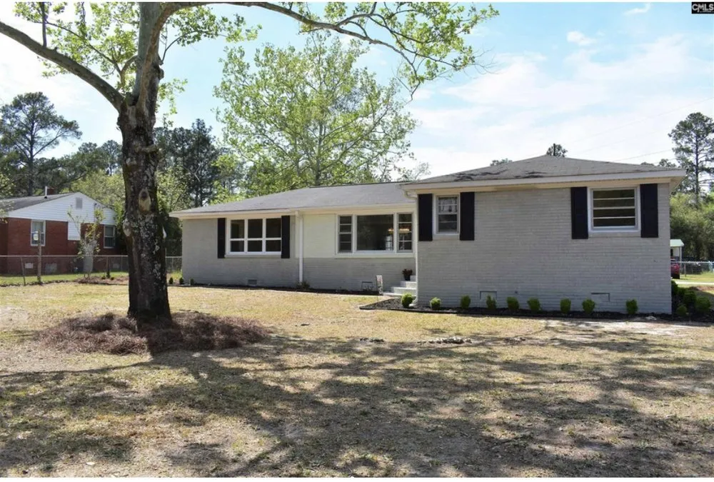 Top-rated garden landscaping in West Columbia, SC by Kneale’s Lawncare