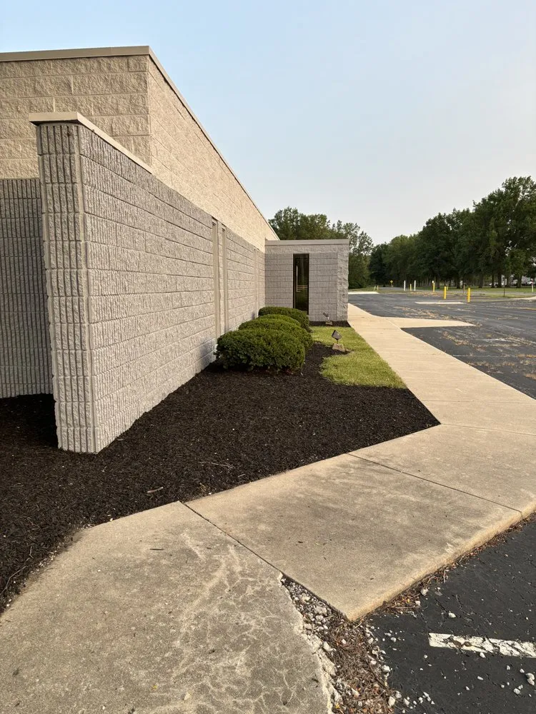 Expert yard maintenance experts serving Wapakoneta, OH - Knerr Landscaping