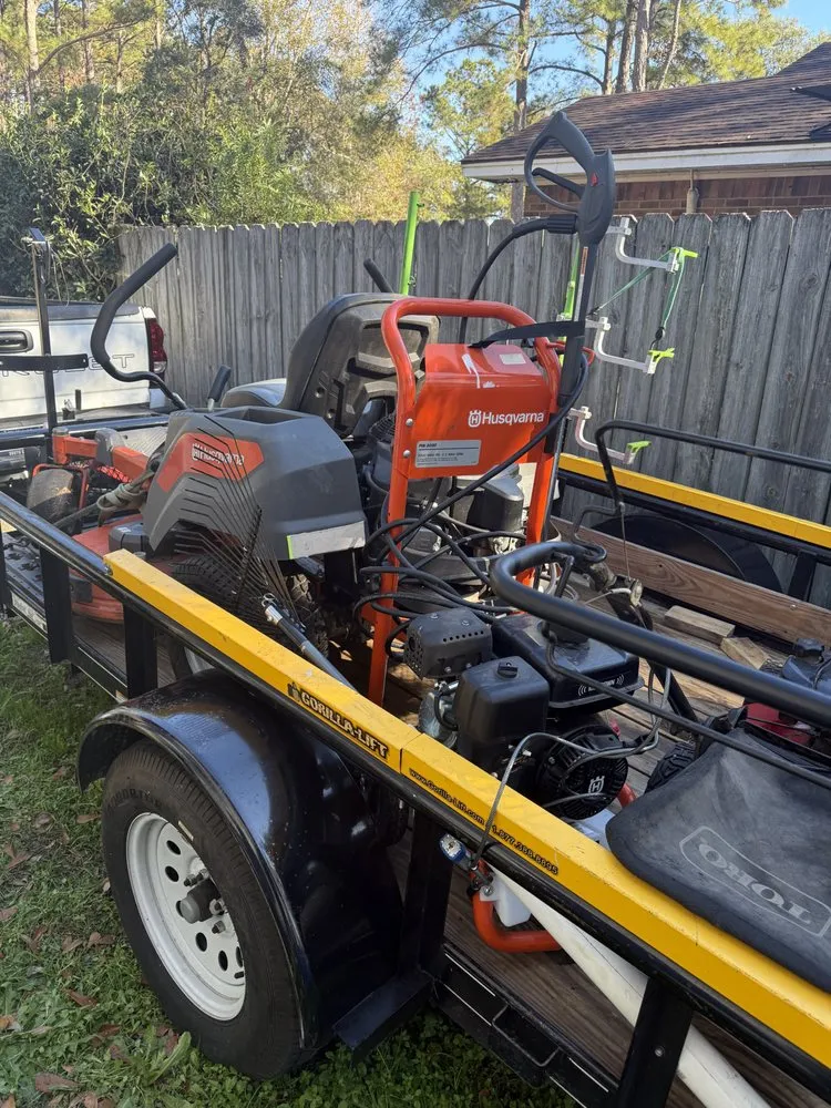 Top-rated lawn mowing service in Beaufort, SC by Knights Lawn & Care Pressure Washing