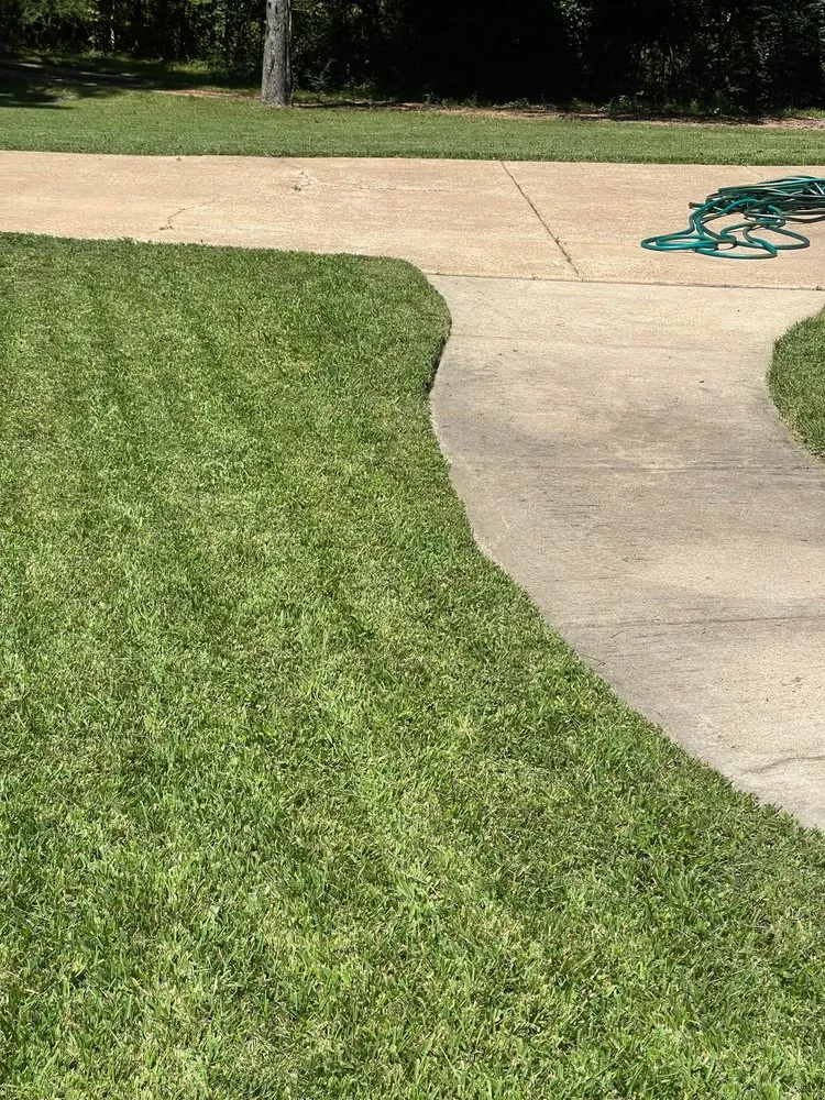 Affordable outdoor landscaping for residential properties in Jackson, MS by Knights Lawn & Landscaping