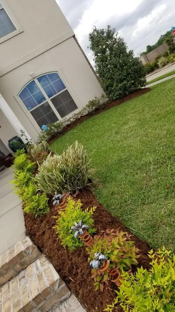 Custom landscape installation experts serving Lafayette, LA - Knight's Precision Cuts