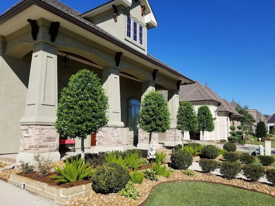 Top-rated lawn mowing service in Lafayette, LA - Knight's Precision Cuts