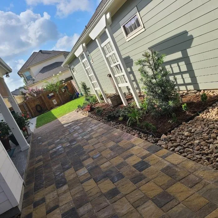 Affordable landscaping services with custom design across Lafayette, LA - Knight's Precision Cuts