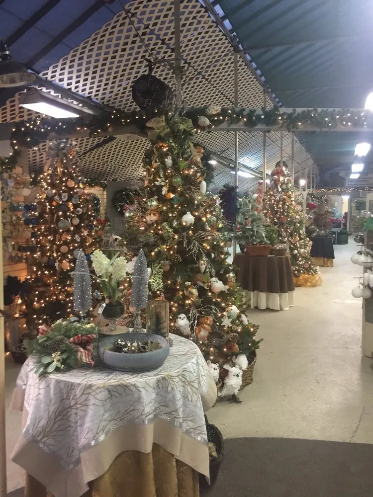 Top-rated lawn mowing service experts serving Dayton, OH - Knollwood Garden Center and Landscaping