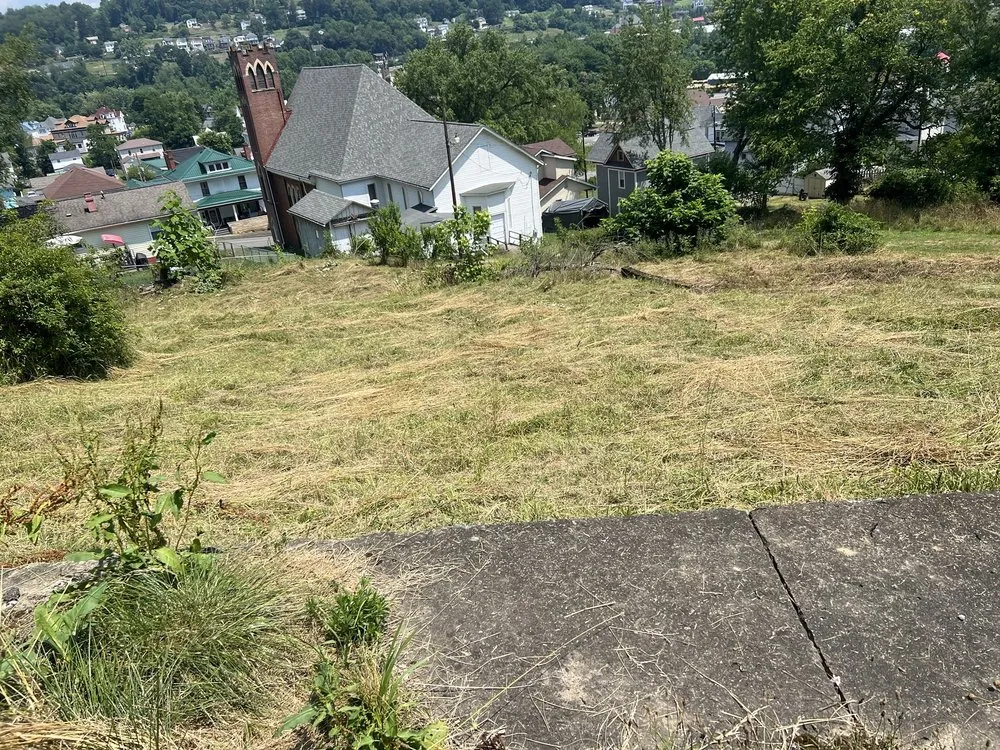 Custom garden landscaping for homes in Grafton, WV by Knotts LawnCare