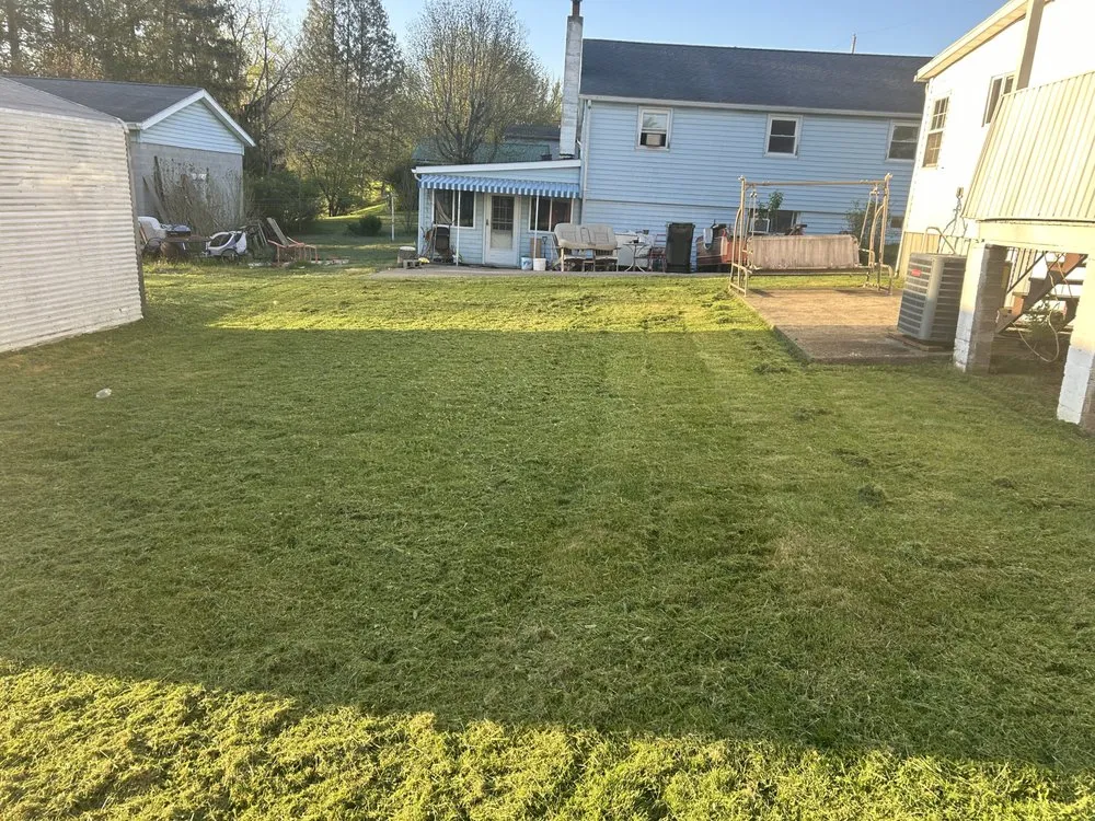 Reliable lawn care service experts serving Clarksburg, WV - Knotts Yard Services