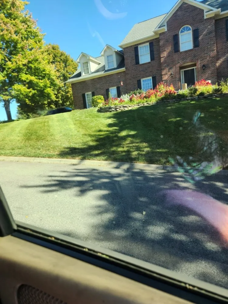 Professional garden landscaping experts serving Knoxville, TN - Knox Vegas Lawn Service