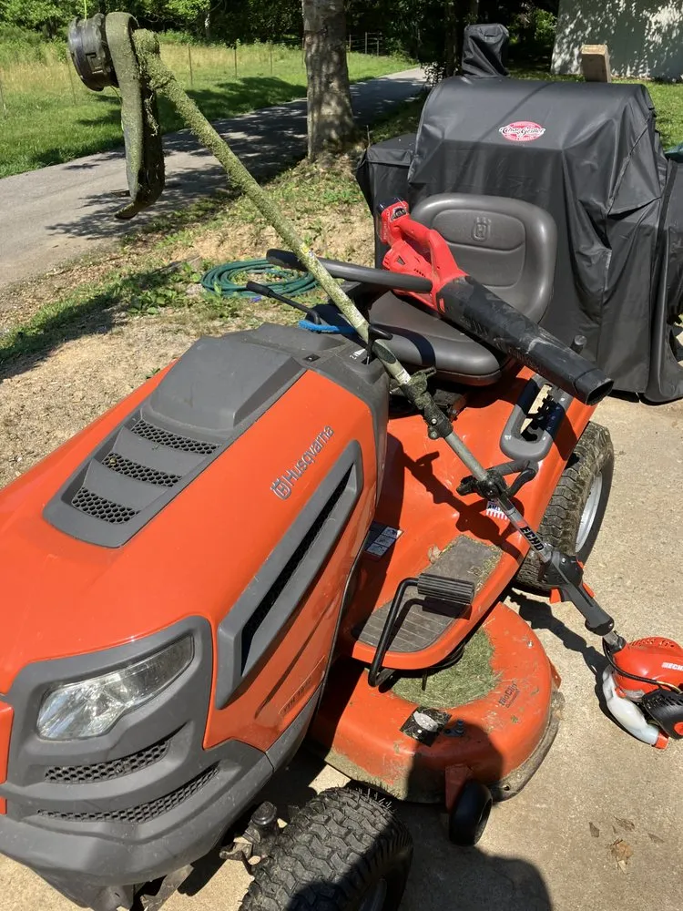 Top-rated lawn mowing service experts serving Knoxville, TN - Knoxville lawn and landscape