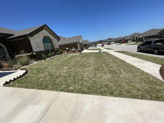 Knuckles Lawn Care Logo