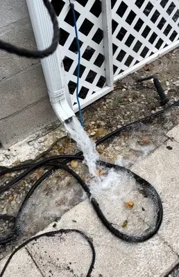 KNW Rivera Lawn Service Logo