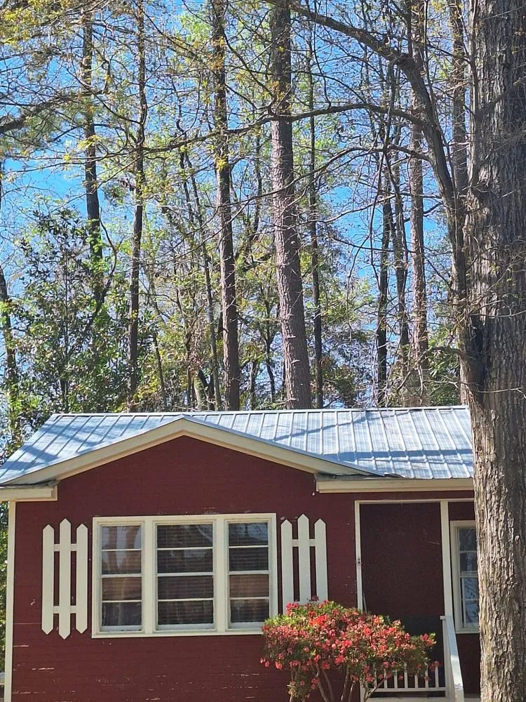 Professional lawn care service experts serving Charleston, SC - Kodi Cleaning Services