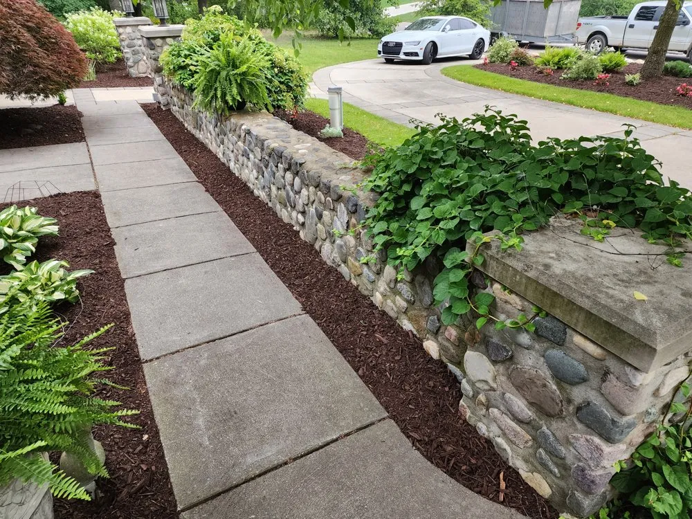 Reliable garden landscaping experts serving Fenton, MI - Kolar Creek Lawn Care And Landscaping Services
