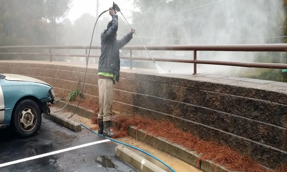 Local lawn care service in Snellville, GA by Kom Klean Pressure Washing