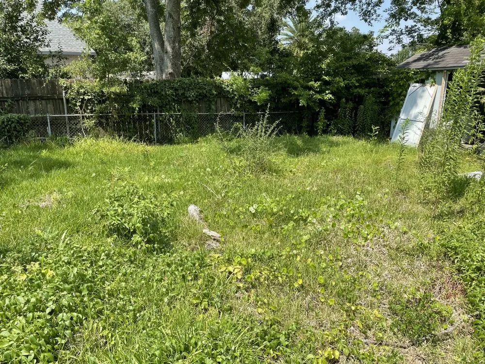 Affordable yard cleanup service for beautiful yards in Chalmette, LA by KoMar Lawn Care Services