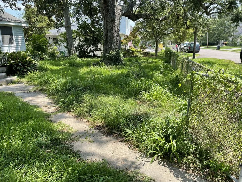 Local residential landscaping for outdoor upgrades in Chalmette, LA by KoMar Lawn Care Services