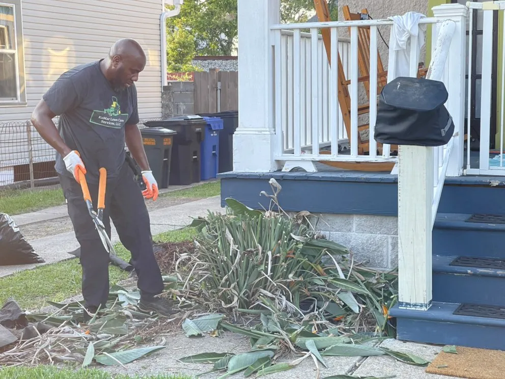 Affordable lawn care service with custom design in Chalmette, LA by KoMar Lawn Care Services