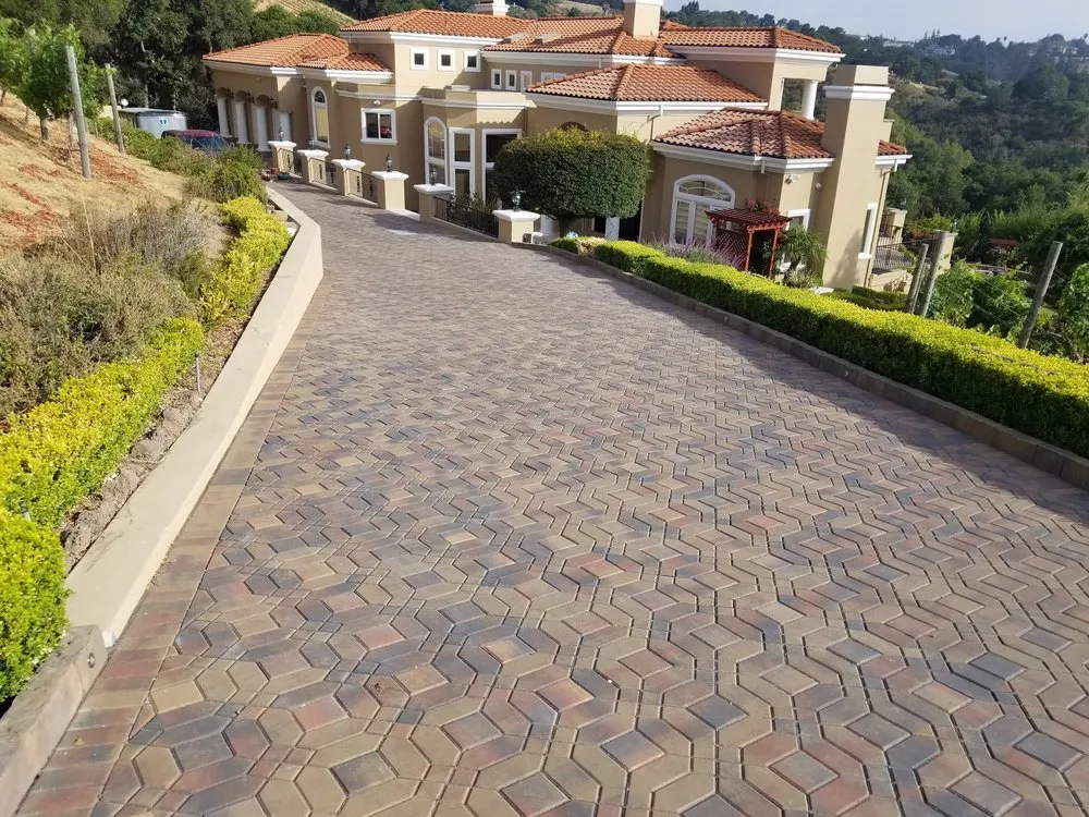 Top-rated residential landscaping in Santa Clara, CA by Konig Construction & Outdoor Living Specialists