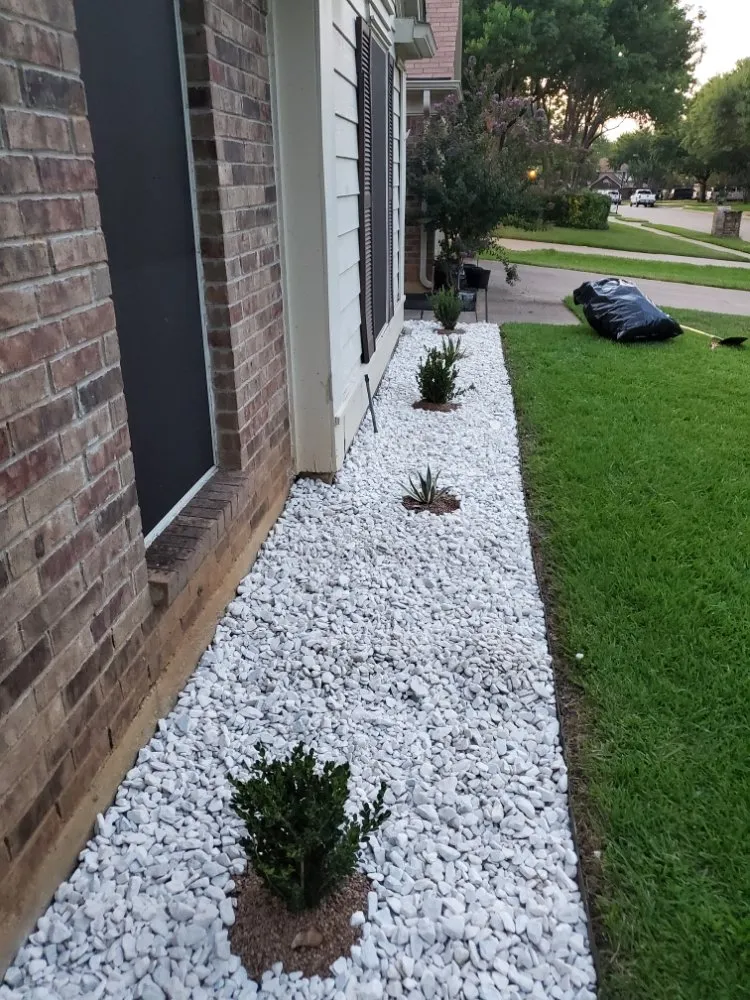 Professional garden landscaping with custom design in Fort Worth, TX by Koontz Landscaping Design